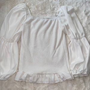 White square neck ruffle bottom shirt